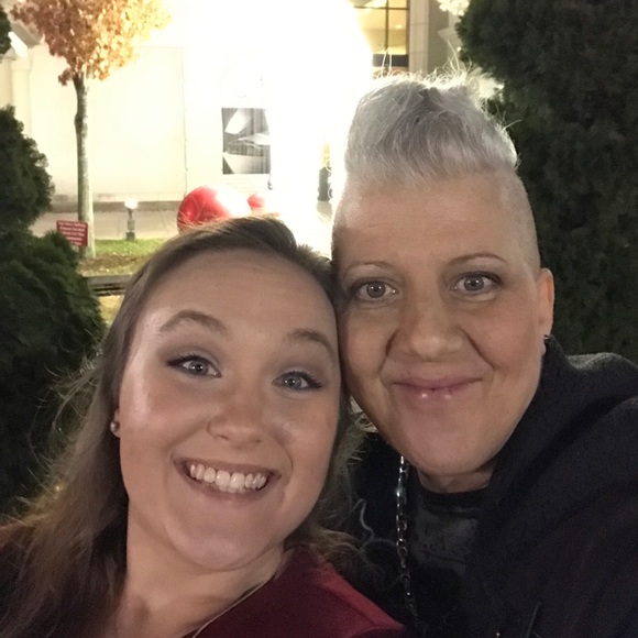 Meet your Posher, Allison - Picture 2 of 5